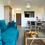 View Luxury Apartment: Beachfront Golf Retreat Apartment *