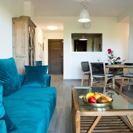 View Luxury Apartment: Beachfront Golf Retreat Apartment *